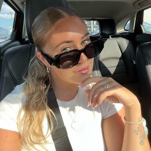 Meet your Posher, Mia